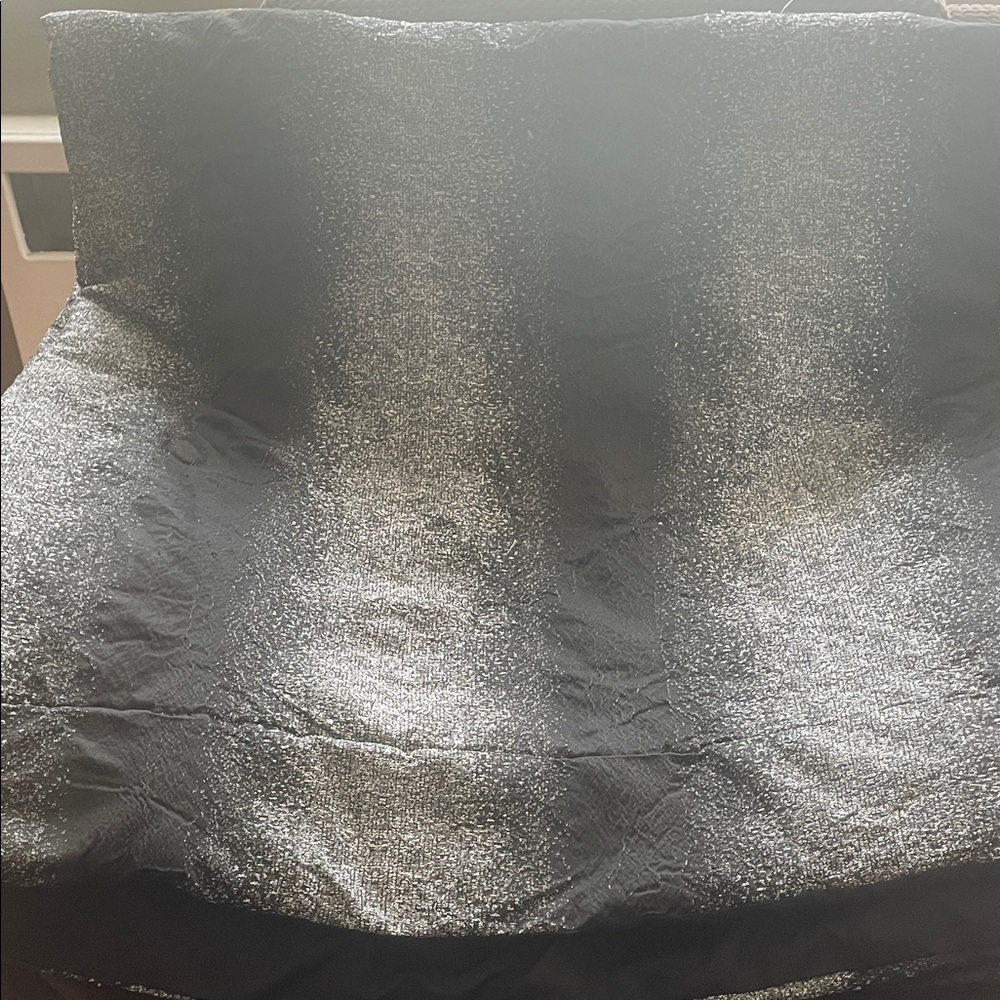 Elegant Black and Gray Bedding Set